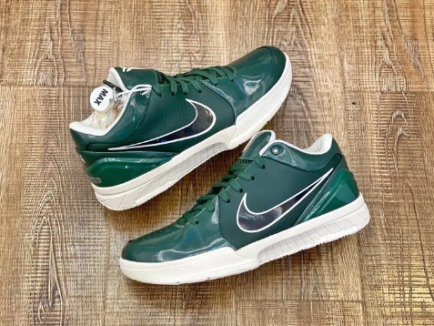 NIKE KOBE 4 x UNDEFEATED MILWAUKEE BUCKS