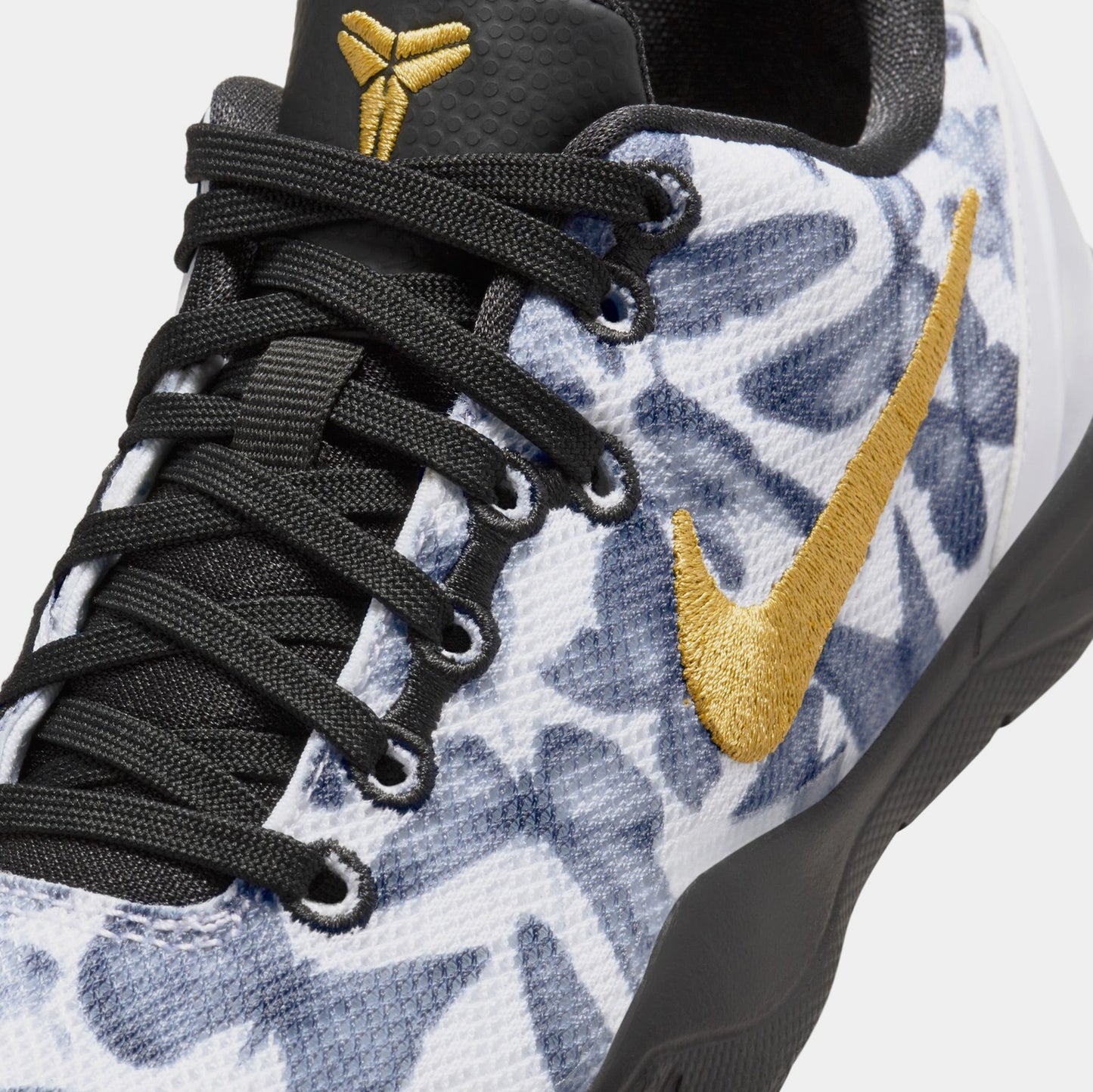 Kobe 8 Mambacita Preschool Basketball Shoes (White/Metallic Gold/Black)