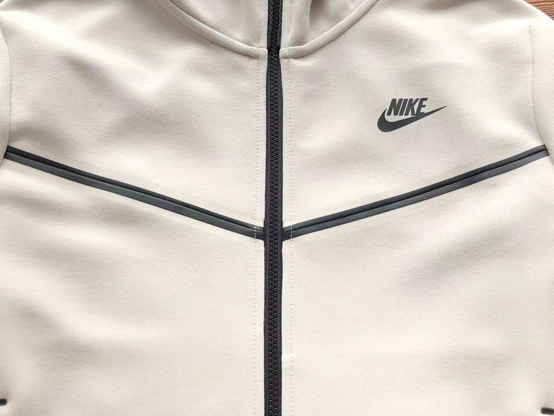 NIKE TECH FLEECE HOODIE x CREAMY WHITE