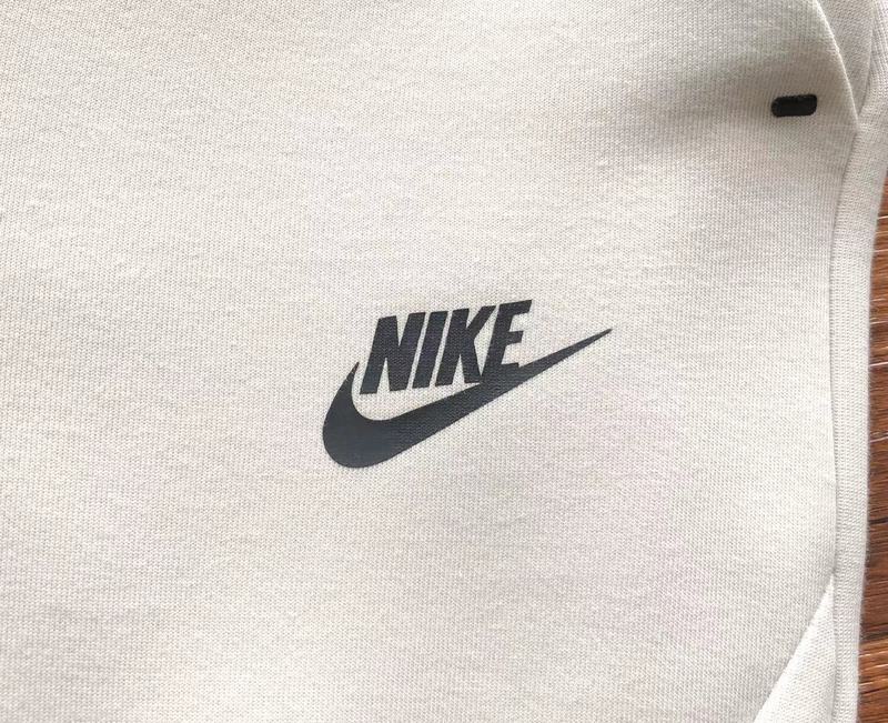 NIKE TECH FLEECE PANTS x CREAMY WHITE
