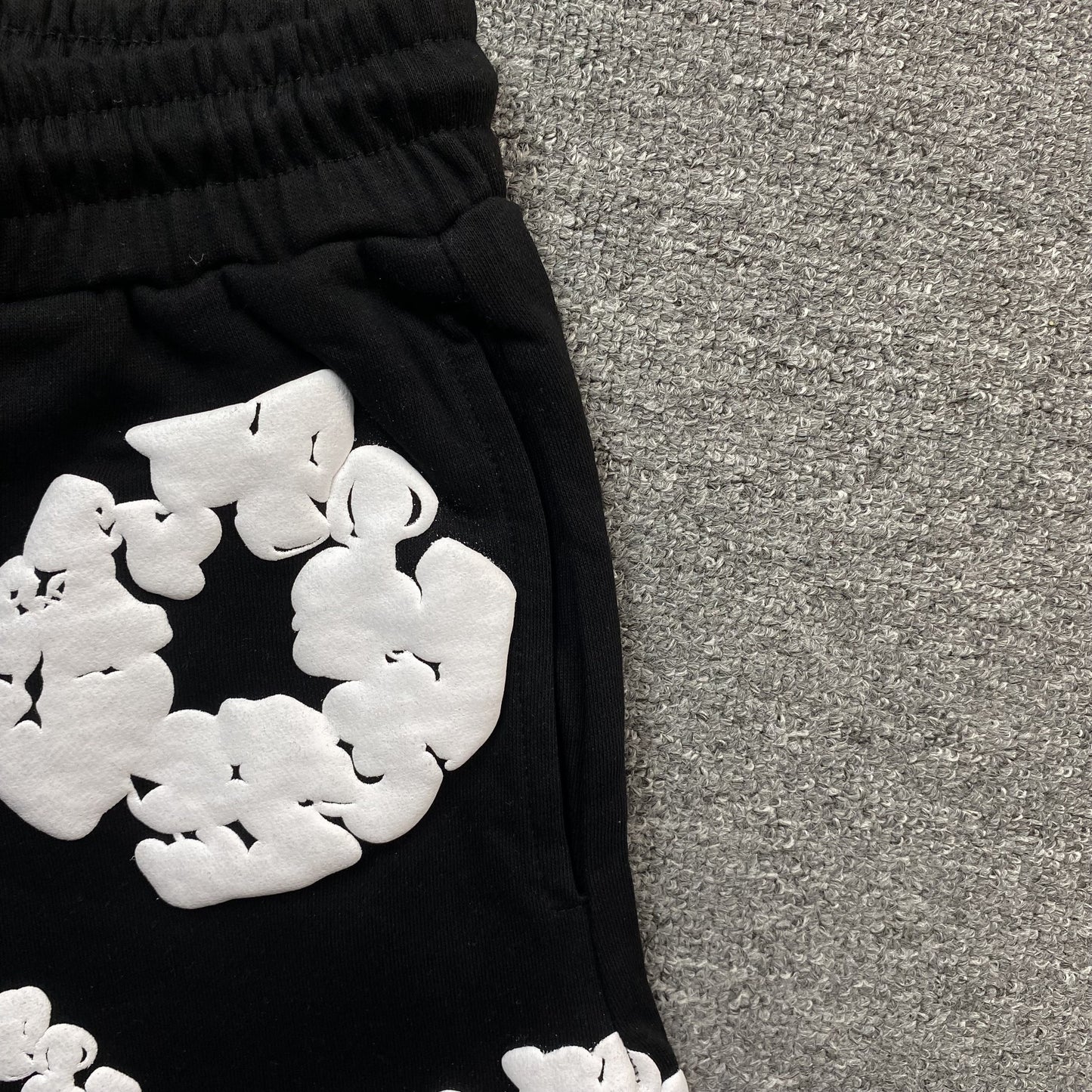 DENIM TEARS COTTON WREATH SHORTS BLACK