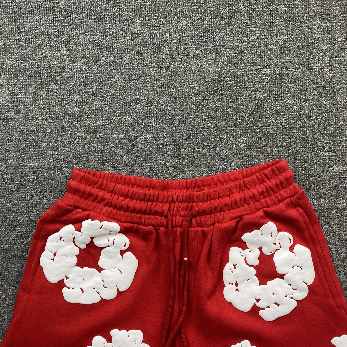 DENIM TEARS COTTON WREATH SHORTS RED