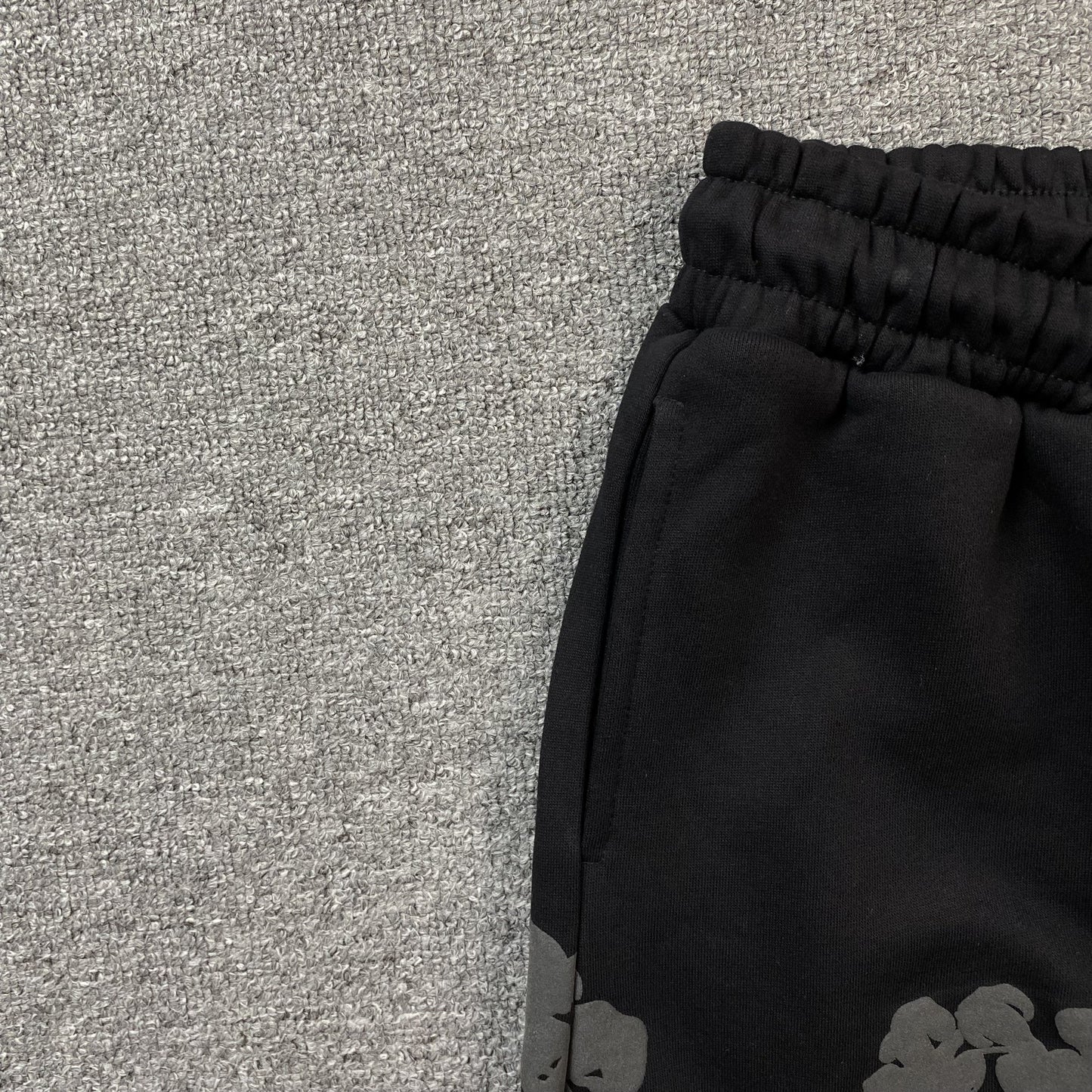 DENIM TEARS COTTON WREATH SWEATPANTS MONOCHROME BLACK