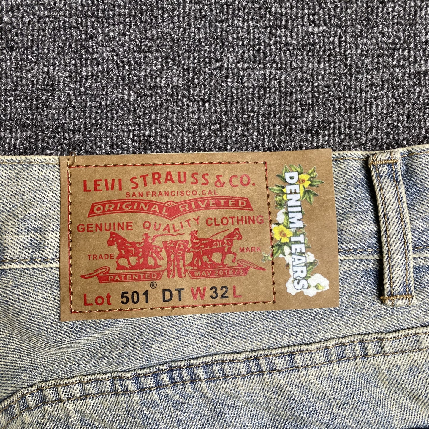 DENIM TEARS x LEVI'S DIRTY WASH WREATH JEANS LIGHT WASH