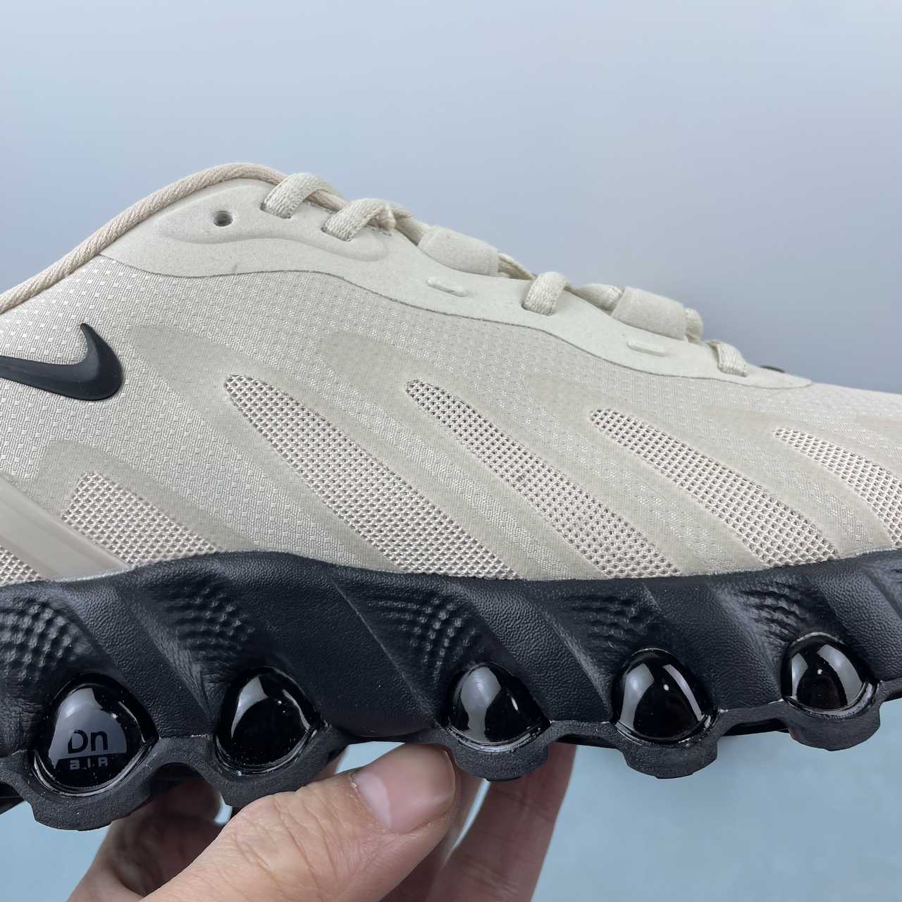 NIKE AIR MAX DN8 x FOSSIL BLACK