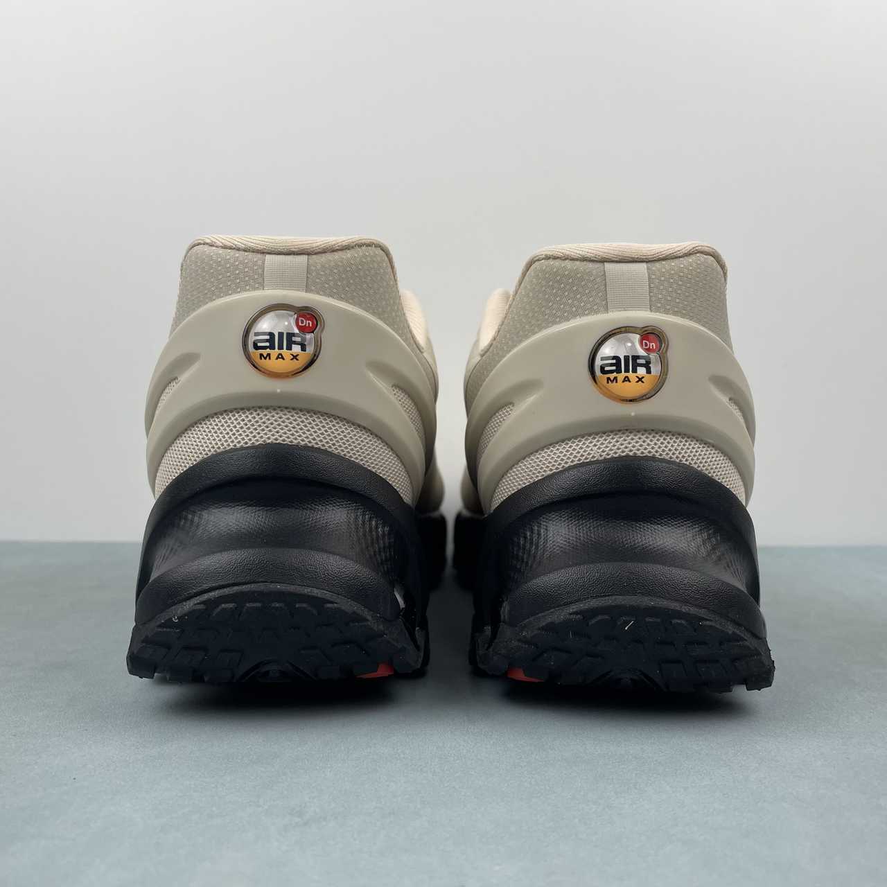 NIKE AIR MAX DN8 x FOSSIL BLACK