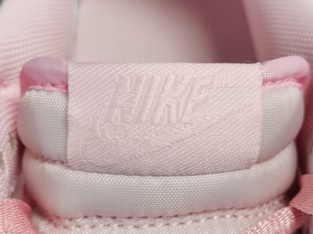 NIKE DUNK x PRISM PINK
