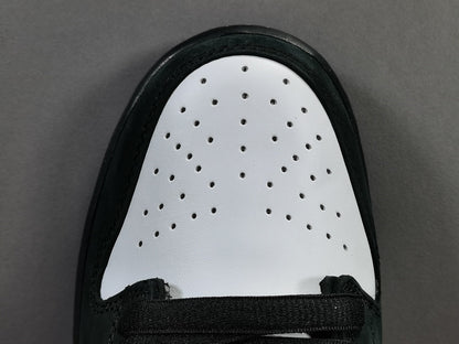 NIKE SB DUNK x STAPLE PANDA PIGEON