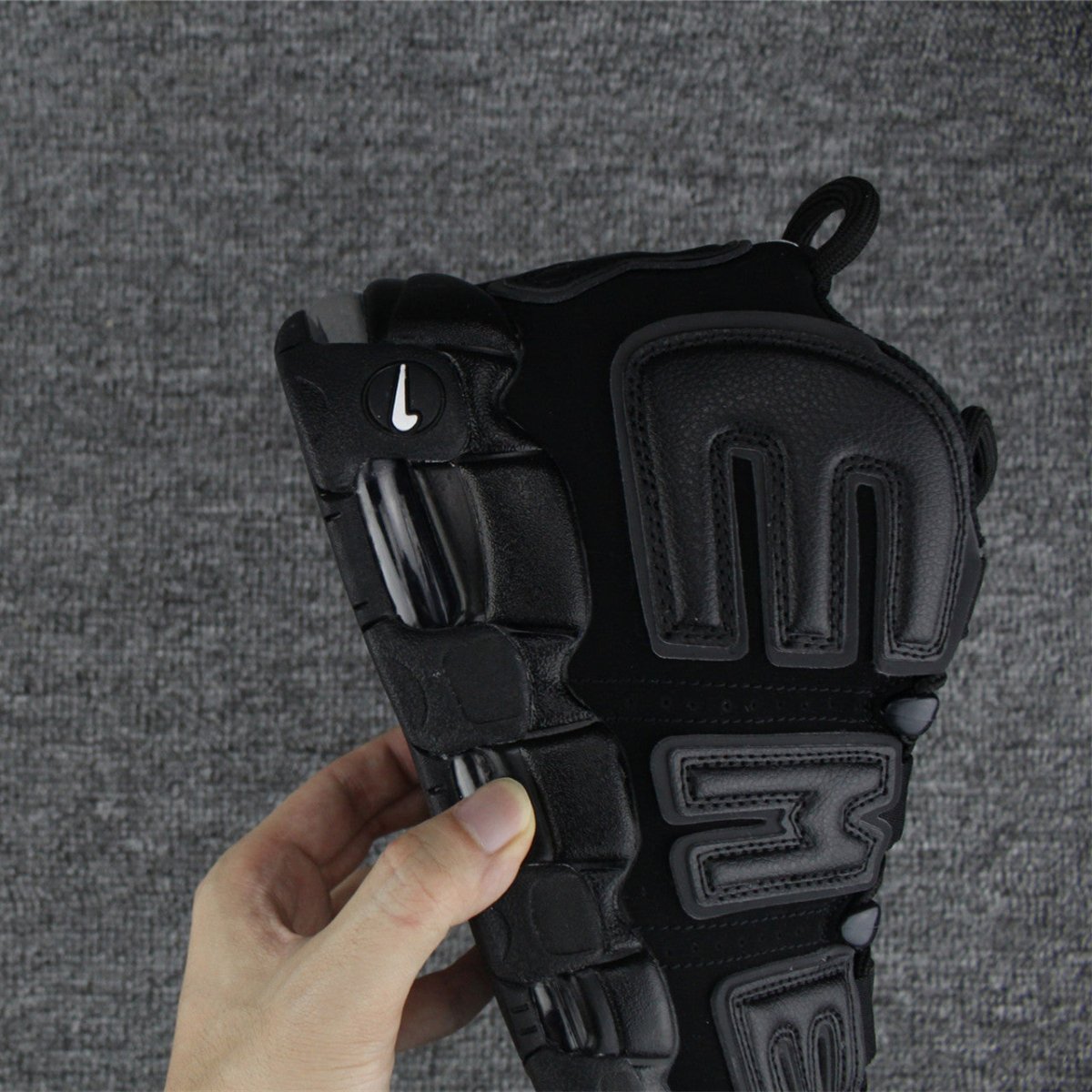 NIKE UPTEMPO x SUPREME SUPTEMPO BLACK