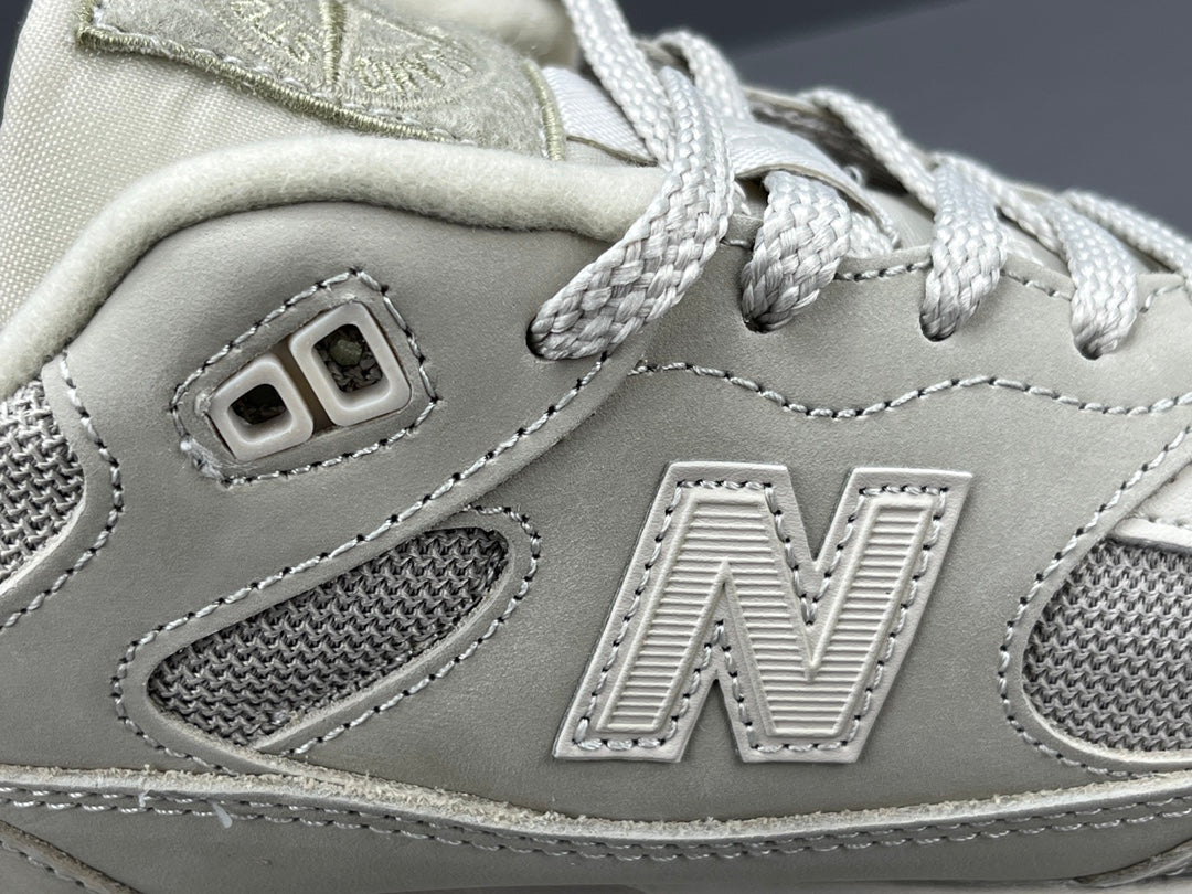 STONE ISLAND x 991v2 MADE IN ENGLAND GHOST PACK BEIGE