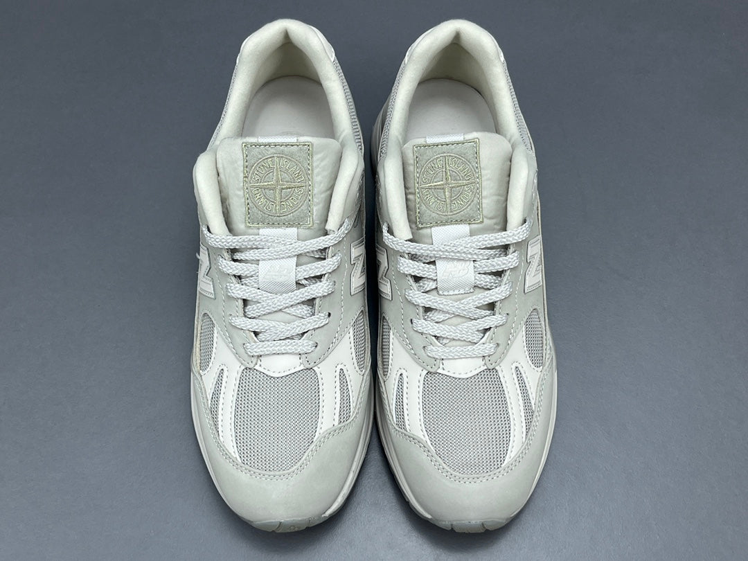 STONE ISLAND x 991v2 MADE IN ENGLAND GHOST PACK BEIGE