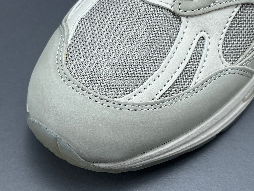 STONE ISLAND x 991v2 MADE IN ENGLAND GHOST PACK BEIGE