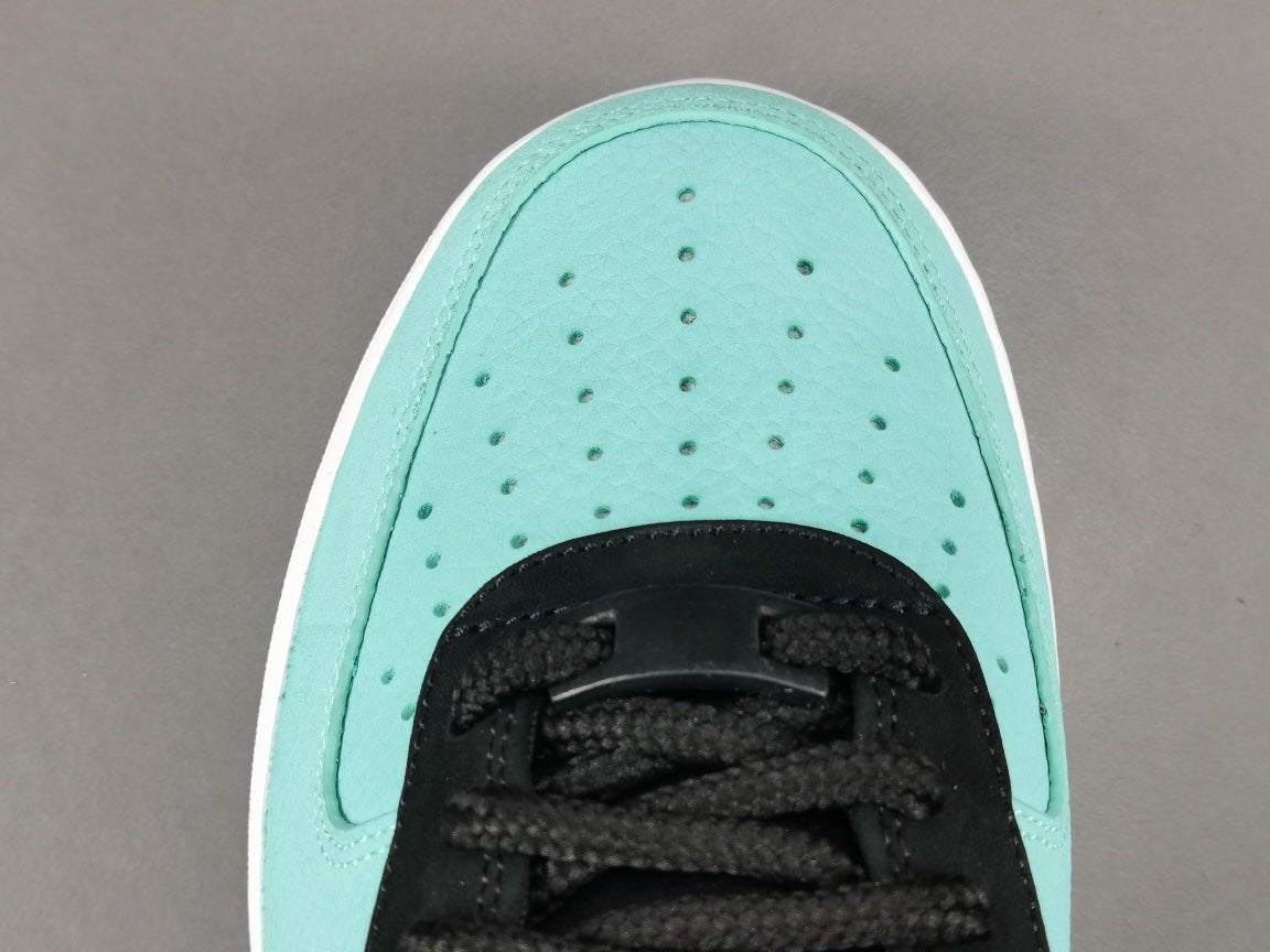 NIKE AIR FORCE 1 x TIFFANY & CO.1837 (FRIENDS AND FAMILY)