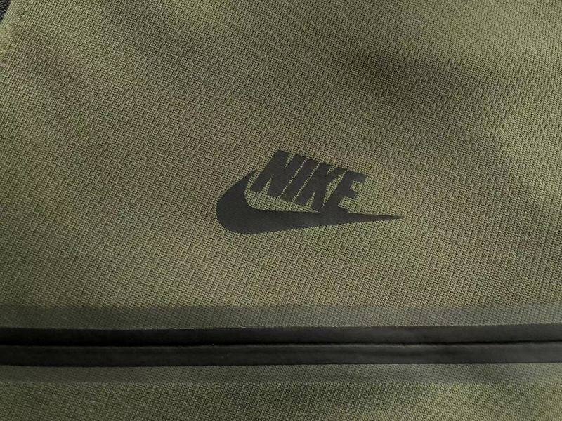 NIKE TECH FLEECE HOODIE x ARMY GREEN