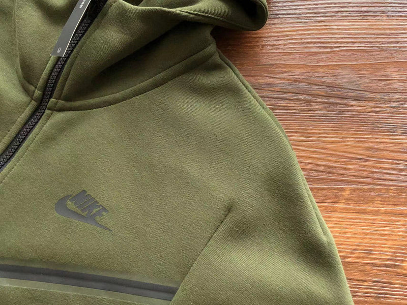 NIKE TECH FLEECE HOODIE x OLIVE GREEN