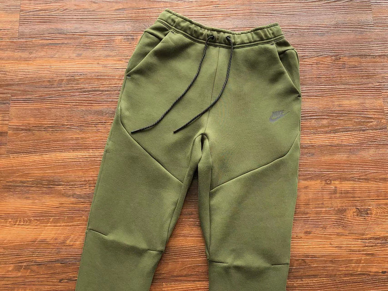 NIKE TECH FLEECE PANTS x OLIVE GREEN