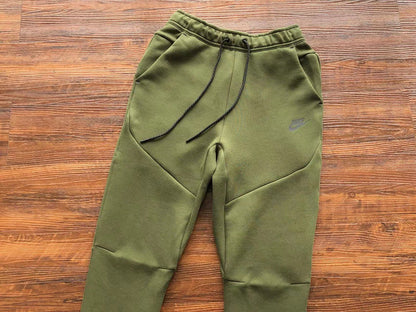 NIKE TECH FLEECE PANTS x OLIVE GREEN