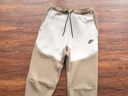 NIKE TECH FLEECE PANTS x SANDALWOOD/LIGHT BONE WHITE