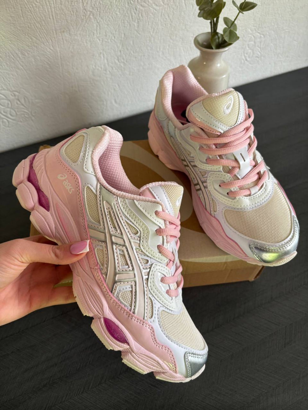 ASICS GEL PINK CREAM LIMITED EDITION